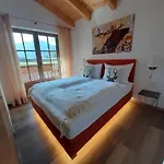 Hochalmbahnen 1-04, Alpenkrokus, Nahe Gondel, Hunde Willkommen Dağ evi