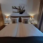 Hochalmbahnen 1-04, Alpenkrokus, Nahe Gondel, Hunde Willkommen Chalet *