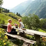 Hochalmbahnen 1-04, Alpenkrokus, Nahe Gondel, Hunde Willkommen Dağ evi *