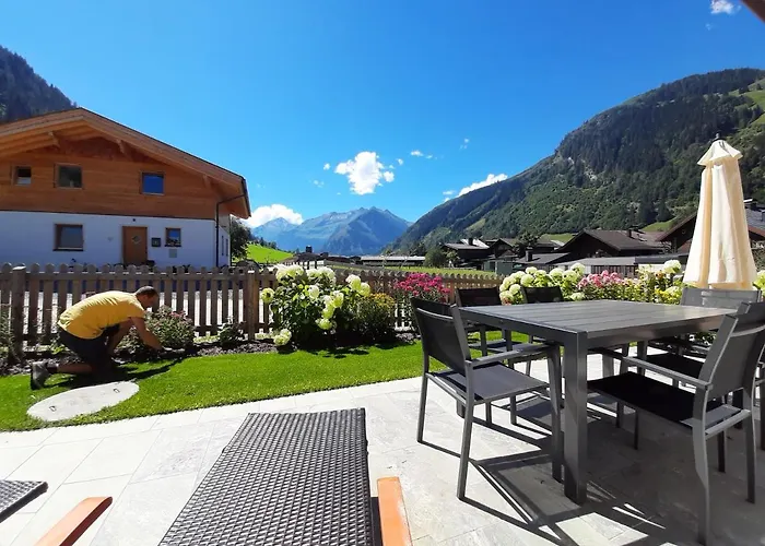 Hochalmbahnen Chalets 1-04, Alpenkrokus, Nahe Gondel, Hunde Willkommen シャレー